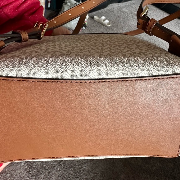 Brand new MK backpack purse! Purchased on 11/17/23 l. Receipt proof attached. - Picture 1 of 5